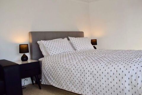 Comfortable 3 Bedroom Apartment In Trendy Haberfield - Foster Accommodation 6