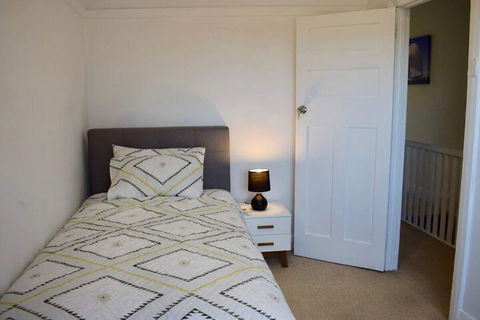 Comfortable 3 Bedroom Apartment In Trendy Haberfield - Foster Accommodation 4