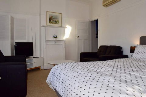 Comfortable 3 Bedroom Apartment In Trendy Haberfield - Foster Accommodation 7