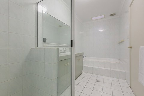 The Burswood Townhouse - Foster Accommodation 5