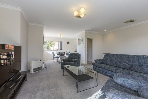 The Burswood Townhouse - Foster Accommodation 4
