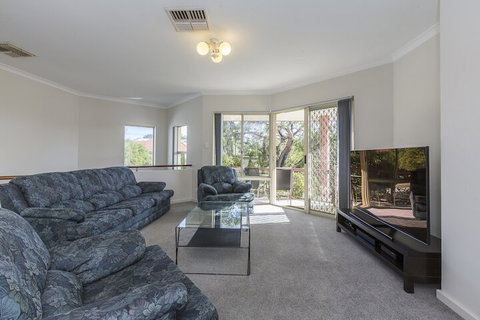 The Burswood Townhouse - Foster Accommodation 3