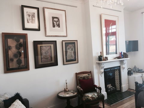 Assemblage Boutique Art Bed & Breakfast - Foster Accommodation 1