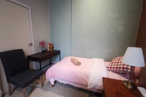 Summers Holiday Inn - Foster Accommodation 3