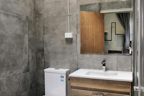 Summers Holiday Inn - Foster Accommodation 7
