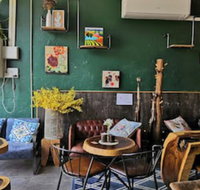 Summers Holiday Inn - Foster Accommodation