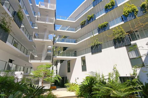 Large Modern 2 Bedroom Apartment Near Lake Claremont - Foster Accommodation 3