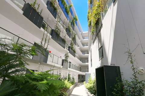 Large Modern 2 Bedroom Apartment Near Lake Claremont - Foster Accommodation 5
