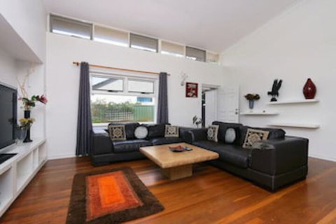 Spacious 5 Bed Home Close To Cottesloe Beach - Foster Accommodation 0
