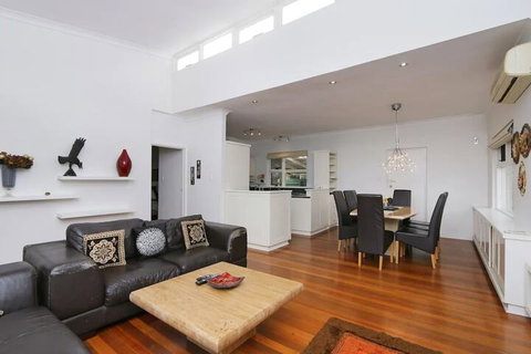Spacious 5 Bed Home Close To Cottesloe Beach - Foster Accommodation 4
