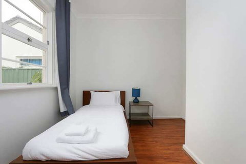 Spacious 5 Bed Home Close To Cottesloe Beach - Foster Accommodation 5
