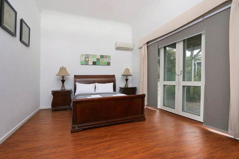 Spacious 5 Bed Home Close To Cottesloe Beach - Foster Accommodation 6