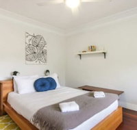 Pembroke on the Park Cottage - Home Away From Home - Foster Accommodation
