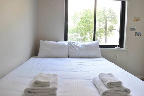 Comfortable 2 Bedroom With Serene Garden - Foster Accommodation 5