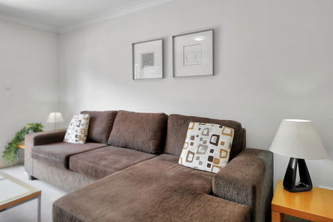 Airtrip Apartment On Russell St - Foster Accommodation 4