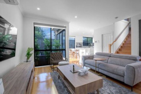 Impressive & Spacious New Townhouse@preston - Foster Accommodation 0