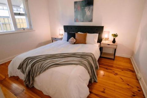 A Wave Away At Glenelg Cosy Unit Near The Beach - Foster Accommodation 2