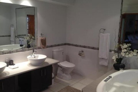 Overnewton Castle - Foster Accommodation 4