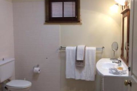 Overnewton Castle - Foster Accommodation 3