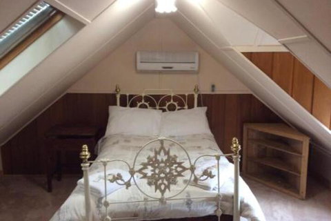 Overnewton Castle - Foster Accommodation 6