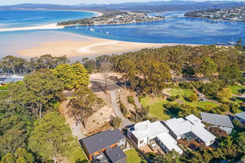 Sirocco On Main - Foster Accommodation 7