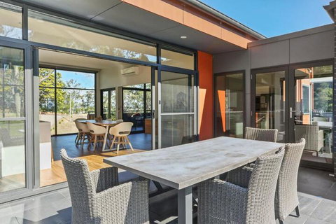 Sirocco On Main - Foster Accommodation 5