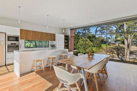 Sirocco On Main - Foster Accommodation 6