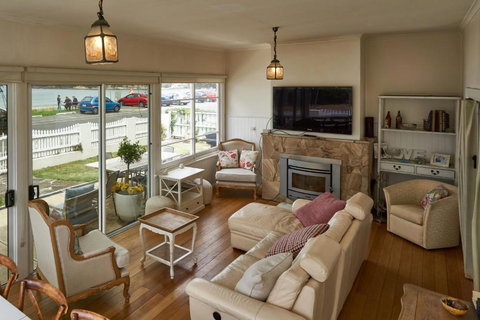 The Ultimate Beach House - Foster Accommodation 6