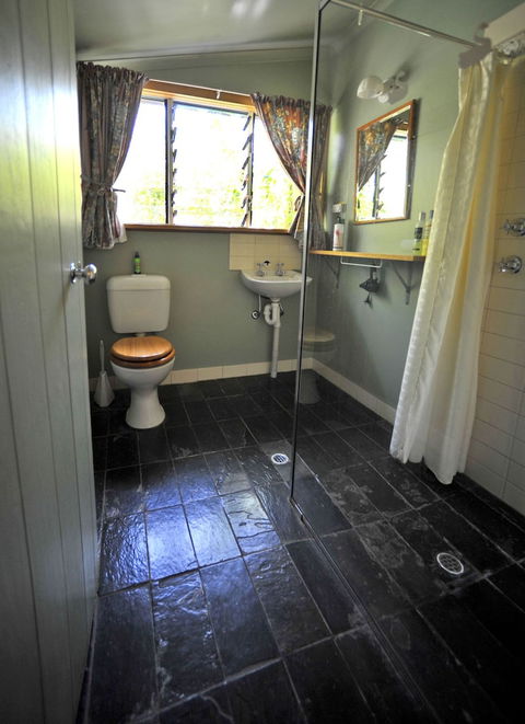 Emma Tiver Heritage Cottage - Foster Accommodation 5