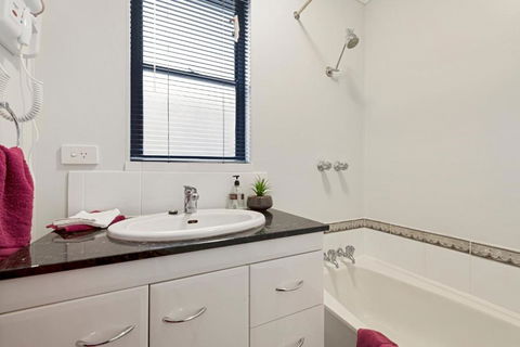 Aruba Apartments - Foster Accommodation 4