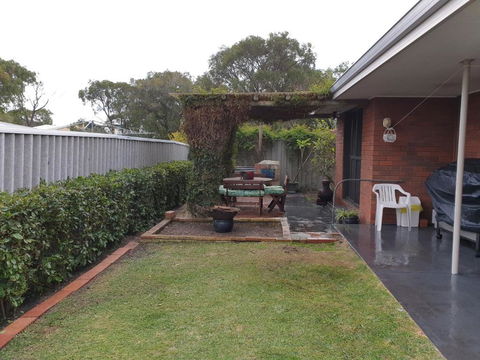 Abbey Beach Shack - Foster Accommodation 2