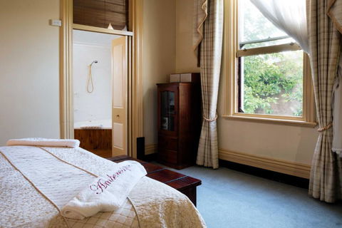 Amberesque B & B - Foster Accommodation 1