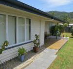 Edge Hill Clean  Green Cairns 7 Minutes from the Airport 7 Minutes to Cairns CBD  Reef Fleet Terminal - Foster Accommodation