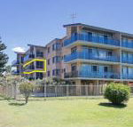 8 The Helm 22 Voyager Close hear the waves from Shoal Bay Beach - Foster Accommodation