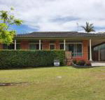 Cuddles Cottage 4 Christmas Bush Avenue pet friendly holiday house near Dutchies - Foster Accommodation