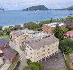 12 The Helm 22 Voyager Close unit in Little Beach with direct access to Shoal Bay Beach - Foster Accommodation