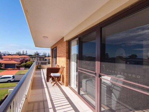 Villa Capri 3 Just A Hop Skip & Jump To Bowling Club - Foster Accommodation 5