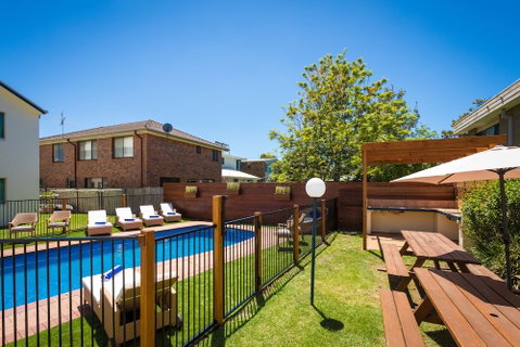 Cetacea Luxury Apartments - Foster Accommodation 2