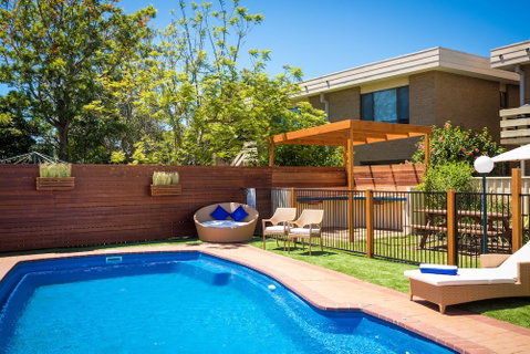 Cetacea Luxury Apartments - Foster Accommodation 3