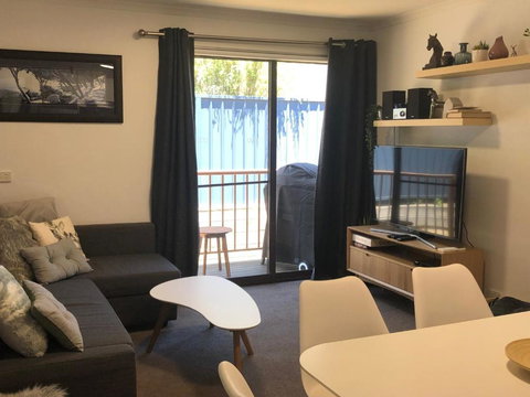 Lake N Snow 4 - Foster Accommodation 4