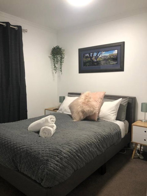 Lake N Snow 4 - Foster Accommodation 1