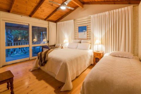 Yallingups Best Located Beach House - Foster Accommodation 3