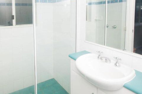 Aquarius Apartment 3 - Foster Accommodation 2