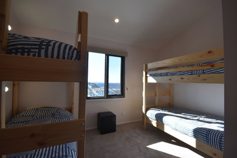 Snowtel 4 - Foster Accommodation 3