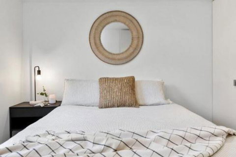 SURF CENTRAL Wifi Double Garage & Smack Bang In The Middle Of Town - Foster Accommodation 4