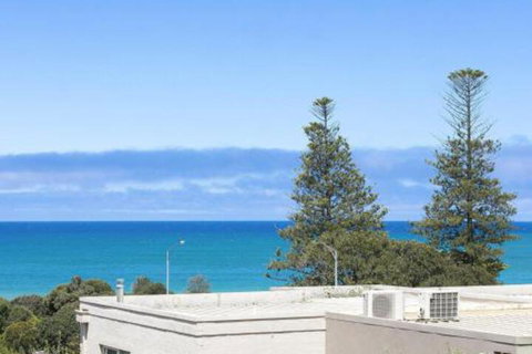 SURF CENTRAL Wifi Double Garage & Smack Bang In The Middle Of Town - Foster Accommodation 7