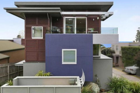 SURF CENTRAL Wifi Double Garage & Smack Bang In The Middle Of Town - Foster Accommodation 0