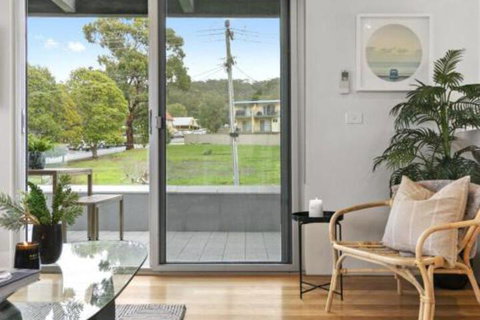 SURF CENTRAL Wifi Double Garage & Smack Bang In The Middle Of Town - Foster Accommodation 3