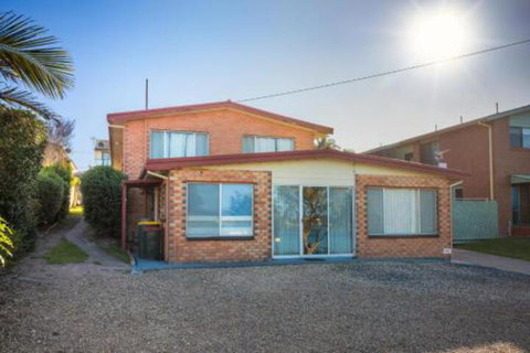The Beach Shack On Beach Street - Foster Accommodation 7