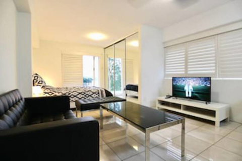 Modern Studio Apartment With Pool & Amazing Views - Foster Accommodation 0